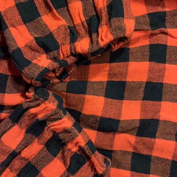Old Navy Red/Black Plaid Top SZ Small w/elastic band cuffs- v neck - Picture 3 of 4